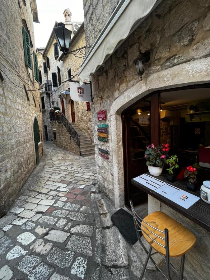 Athos Guesthouse Cattaro Esterno foto