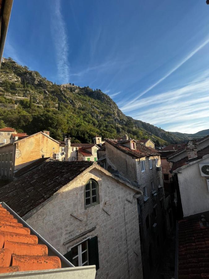Athos Guesthouse Cattaro Esterno foto