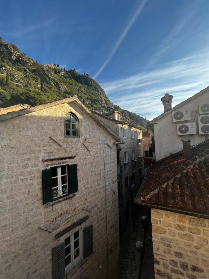 Athos Guesthouse Cattaro Esterno foto
